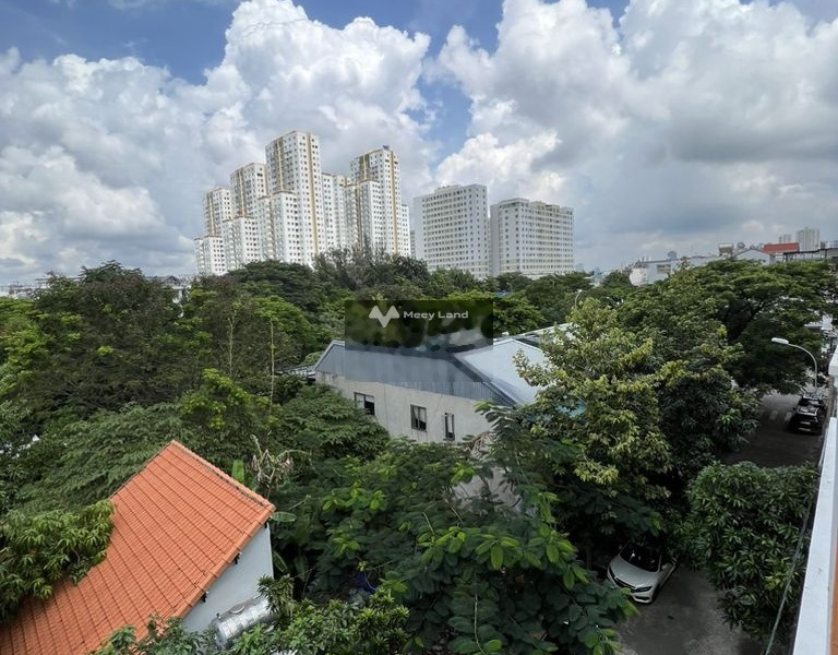Hướng Tây, bán nhà có diện tích 93m2 vị trí đặt tọa lạc tại Quận 7, Hồ Chí Minh bán ngay với giá cạnh tranh từ 12.5 tỷ nhìn chung có 4 phòng ngủ, 5 WC-01