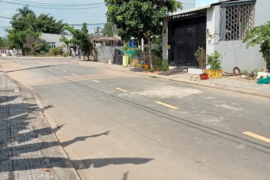 Cần bán lô đất gần chợ, trường học, Ủy ban nhân dân phường Long Phước, Quận 9-01