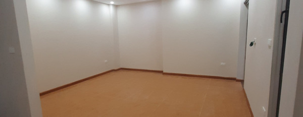 Nhà mình cần cho thuê sàn làm văn phòng 70m2 giá 7 triệu thông sàn tại phố Hoàng Văn Thái-03