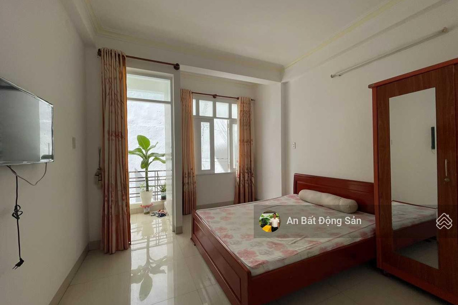 Cần tiền bán nhà ở đẹp 3 tầng, hướng Nam, gần biển TTTP Nha Trang, hẻm Bạch Đằng, giá rẻ 3,9 tỷ -01