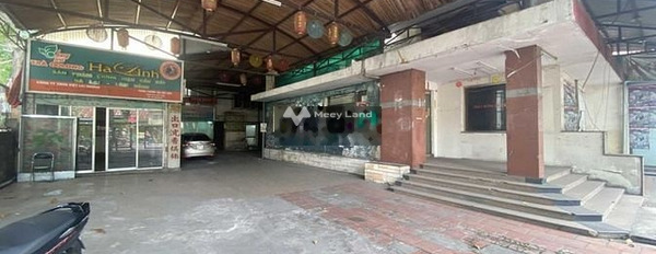 Công việc cấp bách cho thuê cửa hàng diện tích rộng là 900m2 vị trí đặt tọa lạc ngay Trương Định, Quận 3 thuê ngay với giá thương mại 300 triệu/tháng-02