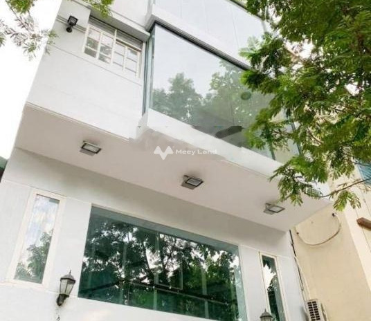 Bán nhà ở có diện tích chung là 55m2 giá bán bất ngờ chỉ 27 tỷ vị trí hấp dẫn nằm ở Hoàng Sa, Tân Định