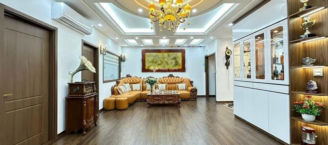 Ở Lê Đức Thọ, Hà Nội bán chung cư bán ngay với giá từ 3.3 tỷ, hướng Đông - Bắc, tổng quan căn hộ này gồm có 2 phòng ngủ, 2 WC giá tốt