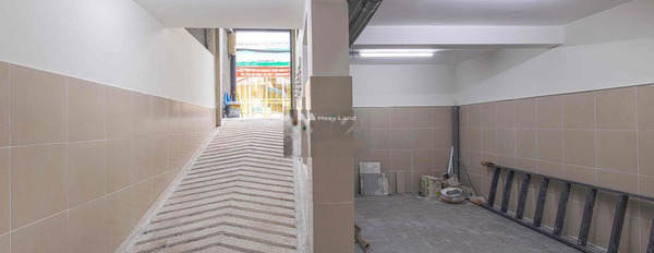 Hướng Đông, cho thuê nhà diện tích thực tế 50m2 ngay trên Quận 3, Hồ Chí Minh giá thuê siêu mềm từ 55 triệu/tháng, ngôi nhà bao gồm 4 PN, 4 WC-03