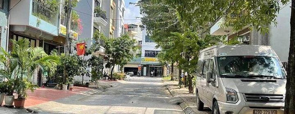 Nằm ở Đông Quan, Cầu Giấy, bán nhà có diện tích rộng 50m2, nhà nhìn chung có 4 PN khách có thiện chí liên hệ ngay-03