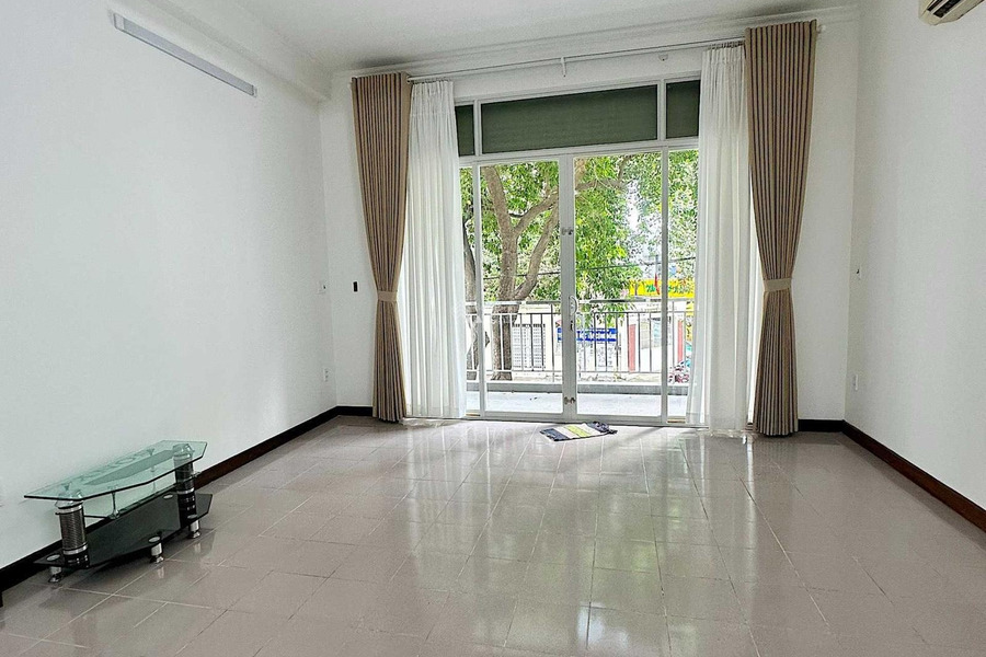 Nhà gồm 6 phòng ngủ cho thuê nhà ở với diện tích rộng 100m2 giá thuê cơ bản 40 triệu/tháng vị trí mặt tiền nằm tại Đào Duy Anh, Hồ Chí Minh-01