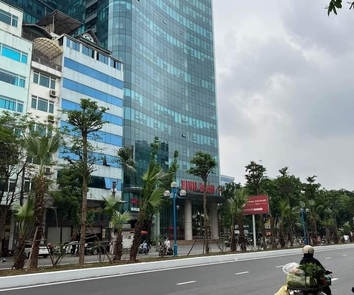 Cho thuê nhà mặt phố Hoàng Quốc Việt 50m2, 4 tầng, vỉa hè rộng, kinh doanh sầm uất-01