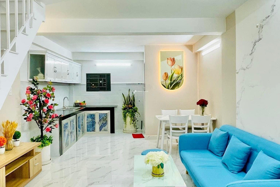 Nhà tổng quan bao gồm 2 phòng ngủ bán nhà có diện tích chính 40m2 mặt tiền tọa lạc ngay tại Phường 11, Phú Nhuận-01