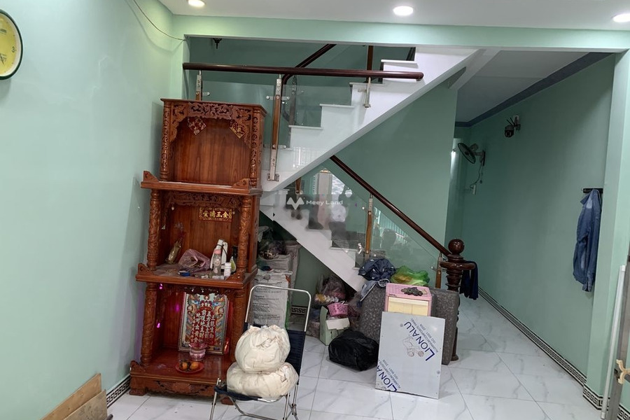 Vị trí thuận lợi tọa lạc ở Phú Định, Phường 16 cho thuê nhà giá thuê êm 6.5 triệu/tháng, trong nhà nhìn chung có 3 PN, 2 WC-01