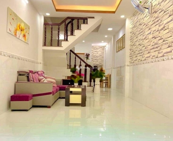 Cho thuê nhà diện tích rộng lớn 50m2 mặt tiền tọa lạc ngay ở Tô Hiến Thành, Phường 13 giá thuê êm 16 triệu/tháng, nhà gồm có 3 phòng ngủ, 3 WC-01