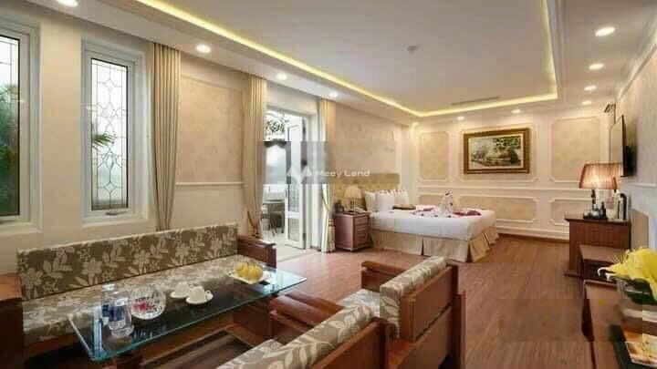 Nhà có 100 PN bán nhà bán ngay với giá hợp lý từ 480 tỷ có diện tích chính 500m2 vị trí thuận lợi ngay trên Hoàn Kiếm, Hà Nội-01