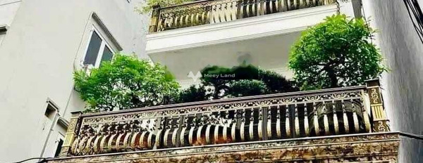 Bán nhà có diện tích rộng 62m2 tọa lạc ở Âu Cơ, Phường 10 bán ngay với giá khủng chỉ 11.5 tỷ ngôi nhà bao gồm có 5 PN, 4 WC-03