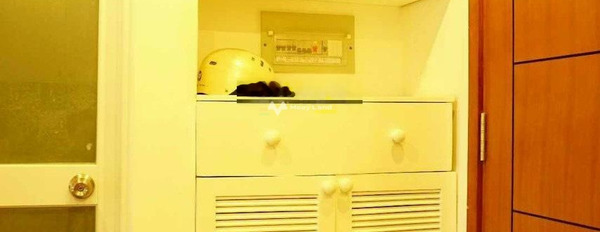 Trong căn hộ tổng quan gồm có 1 phòng ngủ, cho thuê căn hộ vị trí đẹp ngay ở Trần Trọng Cung, Tân Thuận Đông, 1 WC lh để xem ngay-02