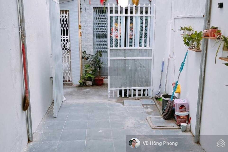 Hơn 1 tỷ cho nhà phố Dư Hàng. Diện tích: 52m2. Sân cổng riêng, xây độc lập. Bìa đỏ chính chủ -01