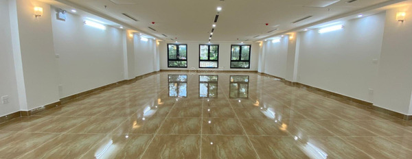 Cho thuê tòa nhà mặt phố Nguyễn Khang. DT: 150 m2 * 6 tầng + 1 hầm. MT: 17m. Thông sàn, thang máy -03