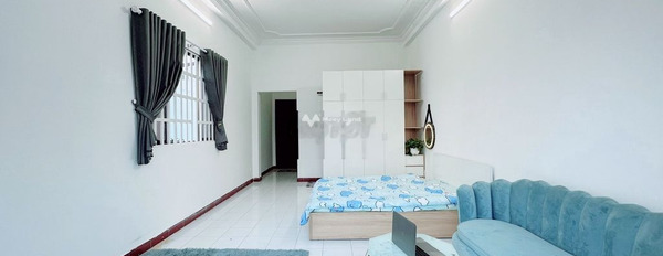 Tổng quan trong căn hộ gồm 1 PN, cho thuê căn hộ nằm ở Hậu Giang, Tân Bình, 1 WC thuận tiện di chuyển-03