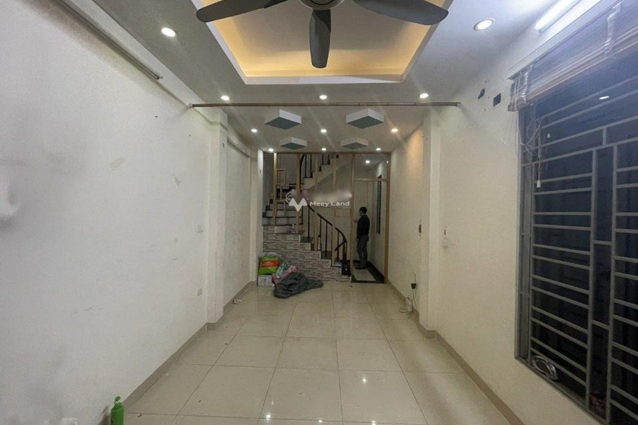 Cho thuê nhà vị trí nằm ngay ở Giáp Bát, Hà Nội, giá bàn giao chỉ 13 triệu/tháng diện tích chuẩn 32m2-01