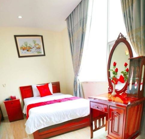 Cho thuê khách sạn 250 m2, vị trí đặt nằm ở Cách Mạng, Quận 3, giá cực mềm từ 150 triệu/tháng