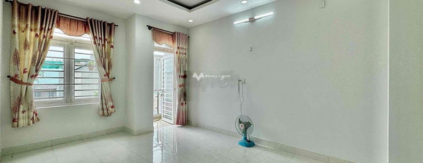 Phòng có máy lạnh - ban công hoặc cửa sổ quận Tân Phú -02