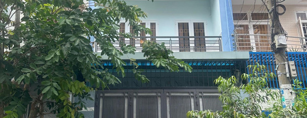 DT 100m2 bán nhà ở mặt tiền nằm ngay tại Bình Trị Đông B, Bình Tân hướng Nam nhà này gồm có 4 PN 5 WC khách có thiện chí liên hệ ngay.-03