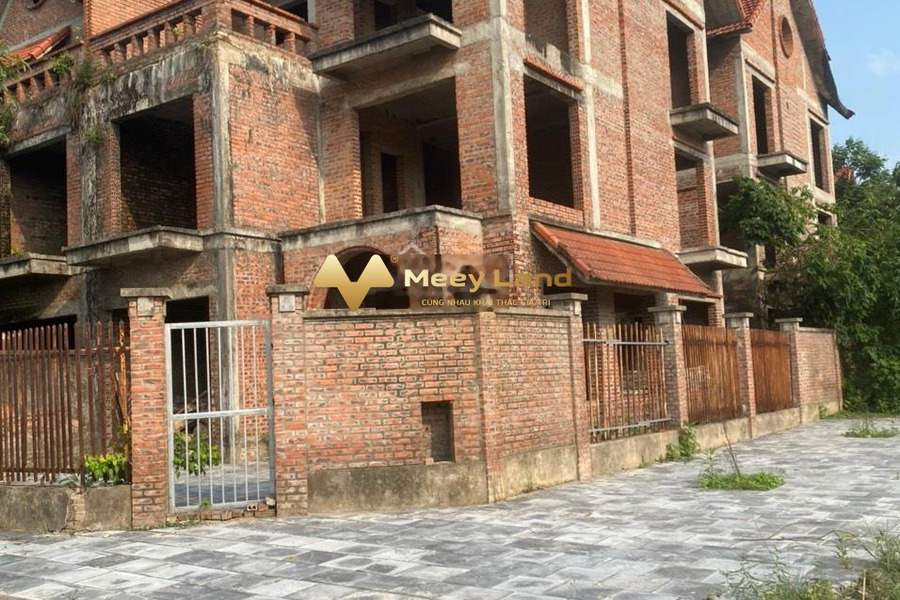 Hiện tai tôi bán liền kề vị trí đẹp tọa lạc trên Thị Trấn Quang Minh, Hà Nội diện tích rộng là 340 m2 nhà bao mới-01