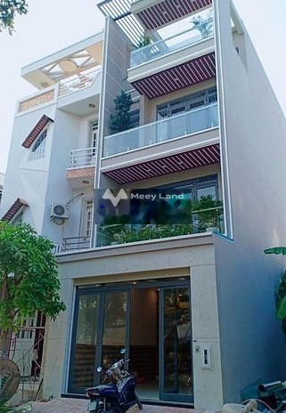 Nhà gồm 4 phòng ngủ bán nhà bán ngay với giá thực tế từ 11 tỷ có diện tích chung 200m2 vị trí mặt tiền ngay Quận 7, Hồ Chí Minh