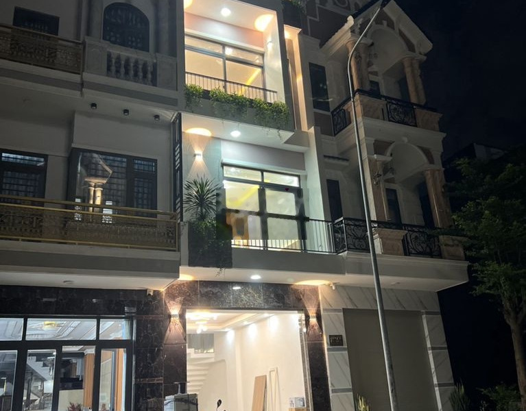Bán nhà mặt tiền 300m2, 4 phòng ngủ, đường Dt743, TP Thuận An -01