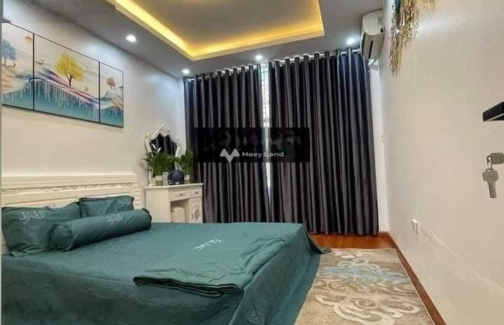 Cho thuê nhà, thuê ngay với giá tốt nhất 12.5 triệu/tháng diện tích sàn là 35m2 vị trí đặt nằm ngay Đống Đa, Hà Nội