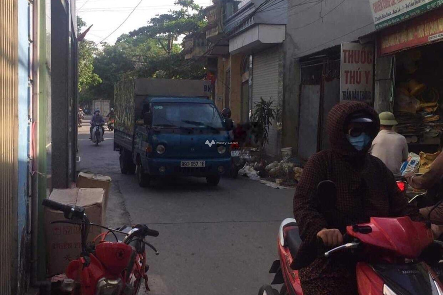 Bán nhà vị trí hấp dẫn Đình Dù, Văn Lâm bán ngay với giá cạnh tranh chỉ 3.5 tỷ có diện tích chính 60m2, hướng Đông căn nhà bao gồm có 3 PN-01