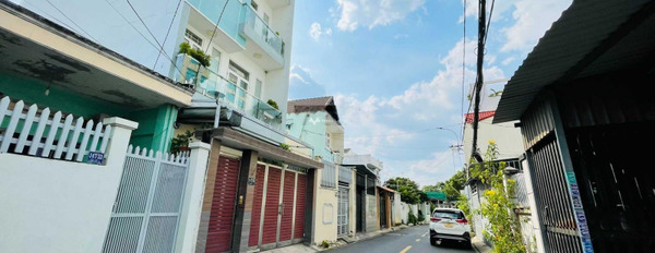 Hướng Đông - Bắc, bán nhà diện tích khoảng 50m2 ở Đường 102, Hồ Chí Minh bán ngay với giá cực sốc chỉ 3.8 tỷ nhà có 1 PN, 1 WC-03