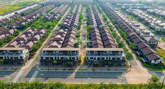 Bán biệt thự diện tích cụ thể 255m2 bán ngay với giá cực sốc chỉ 11.9 tỷ mặt tiền nằm ngay ở Biệt Thự, Bến Lức, hướng Nam, với lộ đi 22 mét-01