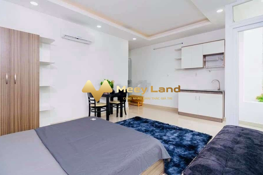 Cần gấp kinh doanh cho thuê phòng trọ diện tích chuẩn là 35 m2 Quận 1, Hồ Chí Minh-01