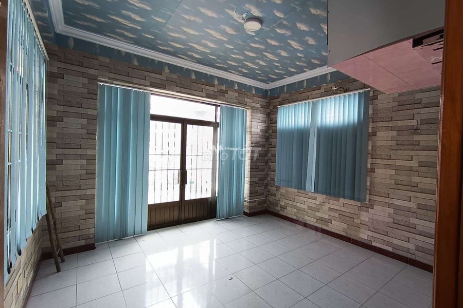 Nhà có 4 phòng ngủ, cho thuê nhà, thuê ngay với giá mềm 25 triệu/tháng tổng diện tích 110m2 vị trí đặt gần Linh Chiểu, Thủ Đức-01