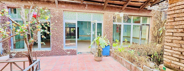 Cho thuê nhà, thuê ngay với giá rẻ bất ngờ chỉ 100 triệu/tháng với diện tích rộng 312m2 nằm ngay Nguyễn Cảnh Chân, Quận 1-02