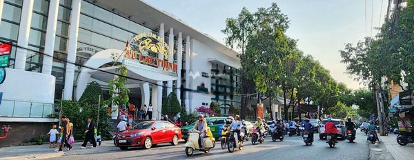 Có diện tích gồm 92m2 bán nhà vị trí ngay ở Phước Hòa, Nha Trang hướng Nam trong nhà này gồm 4 PN 4 WC cảm ơn đã xem tin.-03