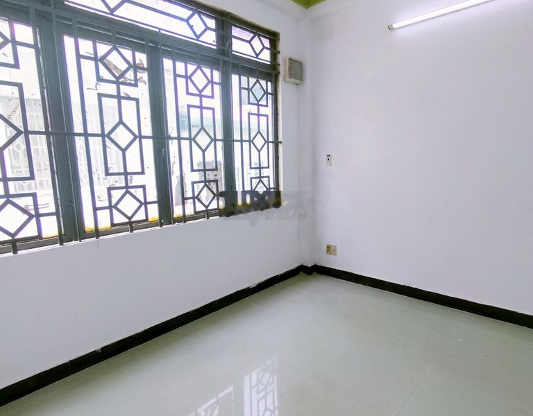 Phòng trọ có máy lạnh cửa sổ đường Võ Văn Kiệt gần quận 5 -01