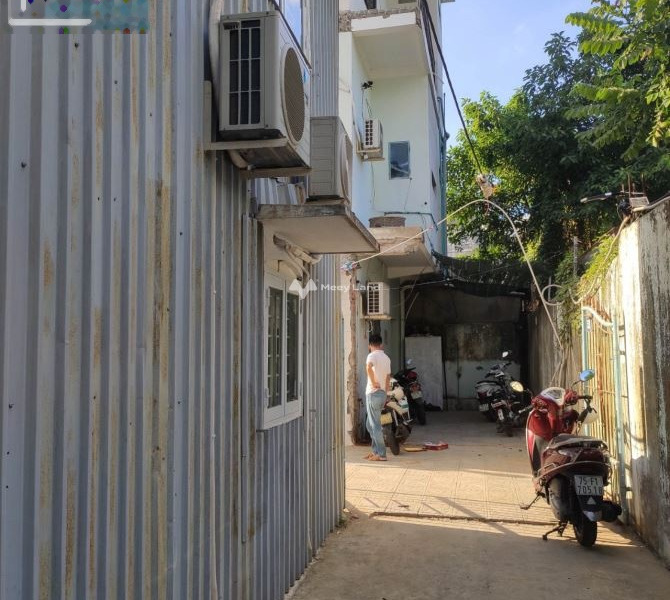 Với lộ chính rộng 2 m tọa lạc ngay tại Hai Bà Trưng, Vĩnh Ninh bán nhà bán ngay với giá đàm phán chỉ 4.5 tỷ trong nhà gồm 4 PN-01