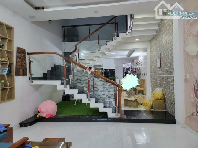 Giá bán 5.4 tỷ bán nhà diện tích gồm 100m2 vị trí đẹp tọa lạc ngay ở Hòa Xuân, Đà Nẵng nhà này gồm 4 phòng ngủ với đường chính 7 mét vị trí thuận lợi-01
