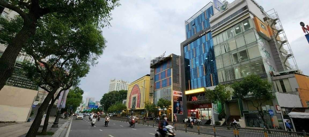 Tòa nhà hầm + 10 tầng mặt tiền sân bay Tân Sơn Nhất, Tân Bình. DT: 9.5 x 40m (385m2). Giá: 105 tỷ 