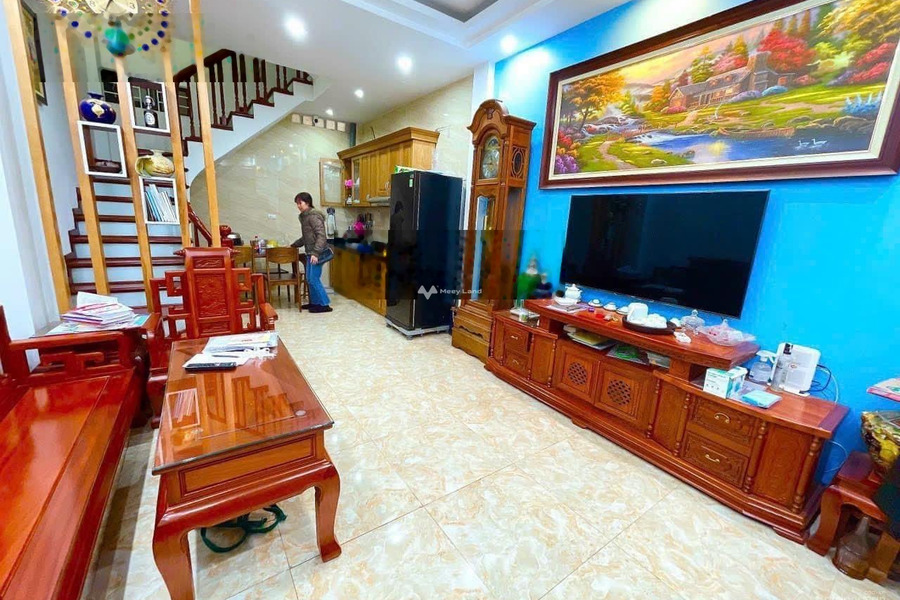 Vị trí thuận lợi ngay ở Liễu Giai, Ba Đình bán nhà bán ngay với giá hữu nghị từ 5.65 tỷ trong căn này có 3 PN 4 WC-01