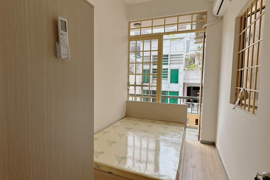 Căn hộ này bao gồm 2 phòng ngủ, cho thuê căn hộ vị trí đặt ngay trung tâm Phường 14, Hồ Chí Minh, 1 WC có chỗ để xe-01