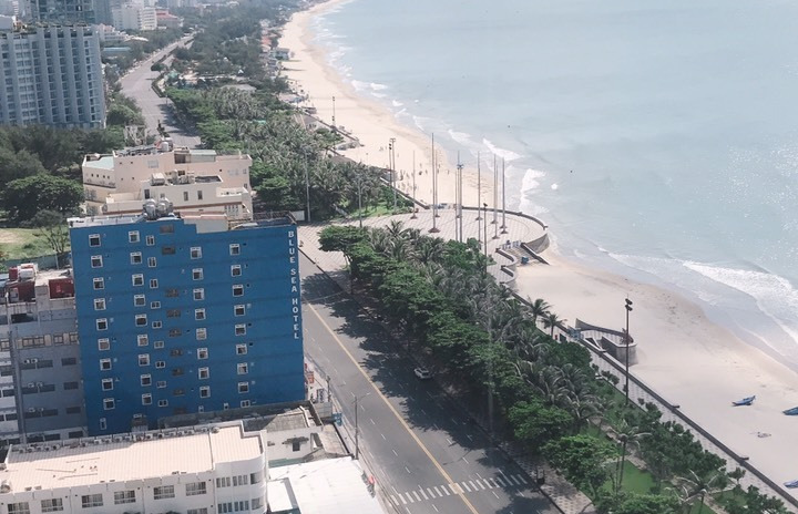 Bán lô đất xây khách sạn mặt tiền La Văn Cầu cách biển 20m