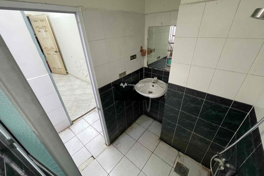 Diện tích 20m2 cho thuê phòng trọ vị trí đặt nằm trên Nguyên Hồng, Hồ Chí Minh giá thuê công khai chỉ 2 triệu/tháng tổng quan phòng có Nhà trống-01