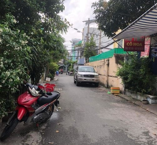 Có diện tích chính 67m2 bán nhà vị trí tốt ở Quận 6, Hồ Chí Minh hướng Đông tổng quan trong ngôi nhà có 4 PN với đường đi rộng 6 m còn chần chờ gì nữa...