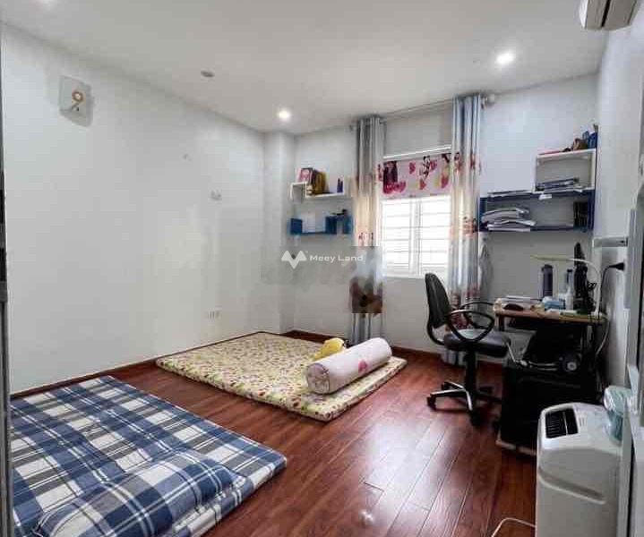 Có diện tích trung bình 56m2, cho thuê nhà ở vị trí đặt ngay Nguyễn Khả Trạc, Hà Nội, trong căn này thì có 5 phòng ngủ giá mềm sinh viên-01