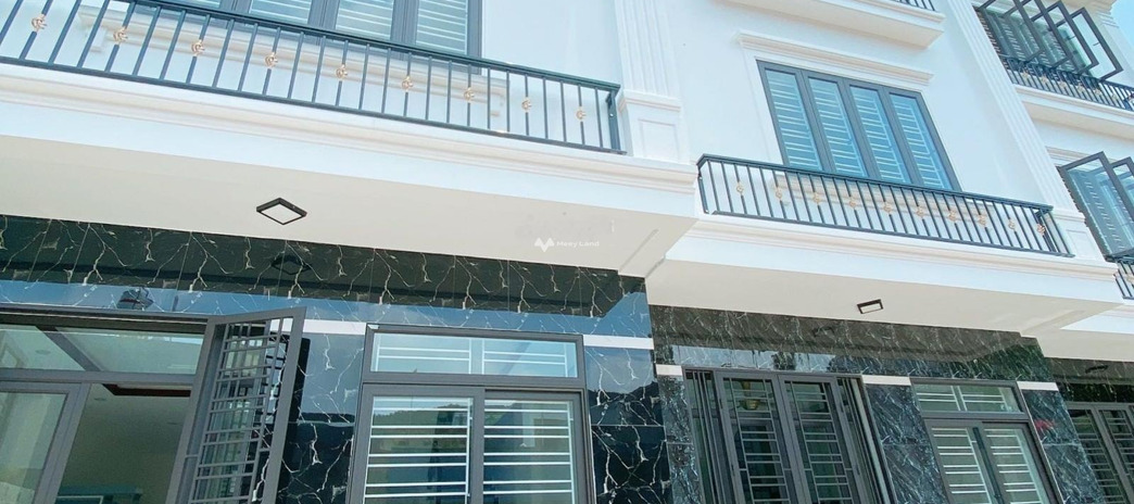 Hướng Đông - Nam, bán nhà có diện tích chung là 41m2 vị trí mặt tiền tọa lạc trên Trần Tất Văn, Hải Phòng bán ngay với giá phải chăng 1.55 tỷ