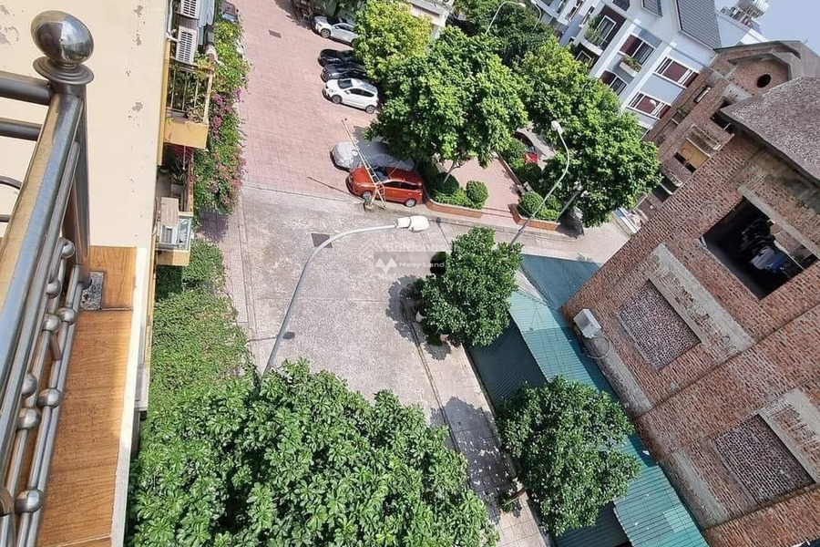 Vị trí đẹp ngay trên Long Biên, Hà Nội, bán biệt thự, bán ngay với giá khủng 15 tỷ có diện tích chính 105m2, căn nhà gồm có 6 PN giao thông thuận lợi-01