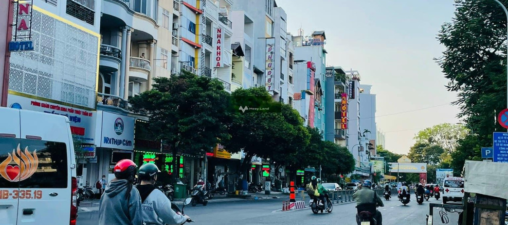 Bán nhà bán ngay với giá rẻ chỉ 43.9 tỷ diện tích rộng 122m2 vị trí đặt ngay trung tâm Điện Biên Phủ, Hồ Chí Minh