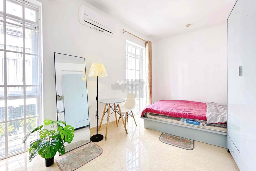 Căn hộ 1 phòng ngủ, cho thuê căn hộ vị trí mặt tiền tọa lạc ngay ở Phan Chu Trinh, Phường 24, trong căn hộ có 1 PN, 1 WC giao thông đông đúc-01