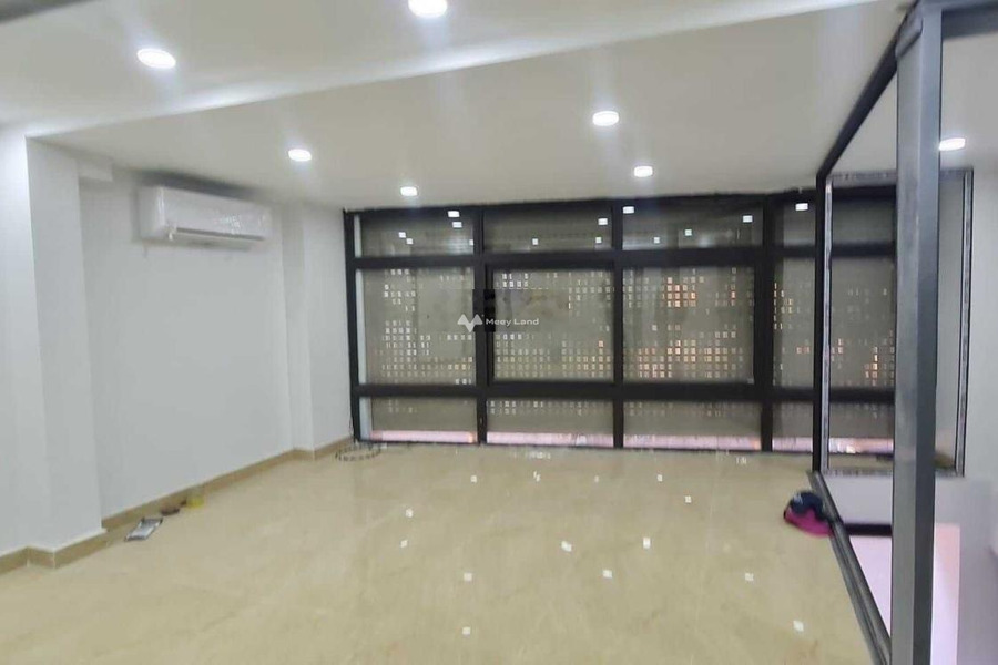Hướng Tây - Bắc, bán nhà có diện tích chung 110m2 nằm tại Trung Văn, Hà Nội bán ngay với giá tốt bất ngờ 23.5 tỷ ngôi nhà bao gồm có 28 PN, 28 WC-01